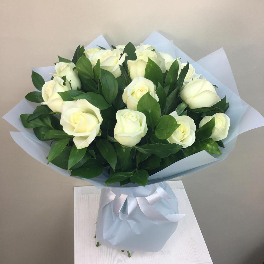 Букет 15 Белых роз Проуд в Литвиново