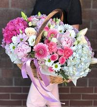 Композиция солнечный день в Литвиново Цветочная композиция из Розы, Хризантемы, Пионы и Лизиантусы в корзине в Литвиново