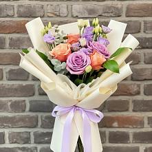 Букет цветов из:  Лизиантусы и Розы в Литвиново