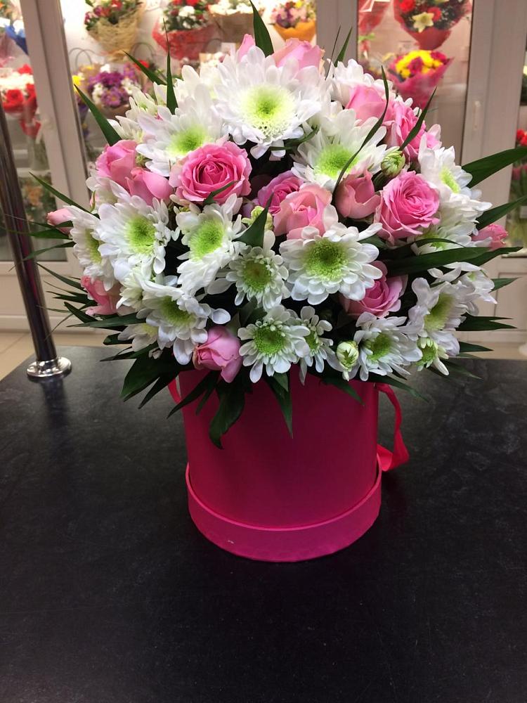 Цветочная композиция из Розы и Хризантемы в шляпной коробке в Литвиново