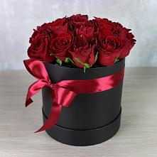 Цветочная композиция из Розы в шляпной коробке в Литвиново